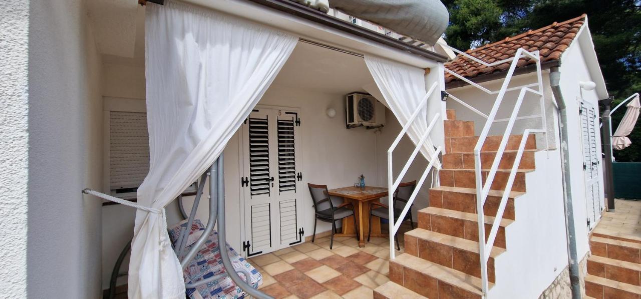 Apartmani Dutkovic Vrboska Exterior photo