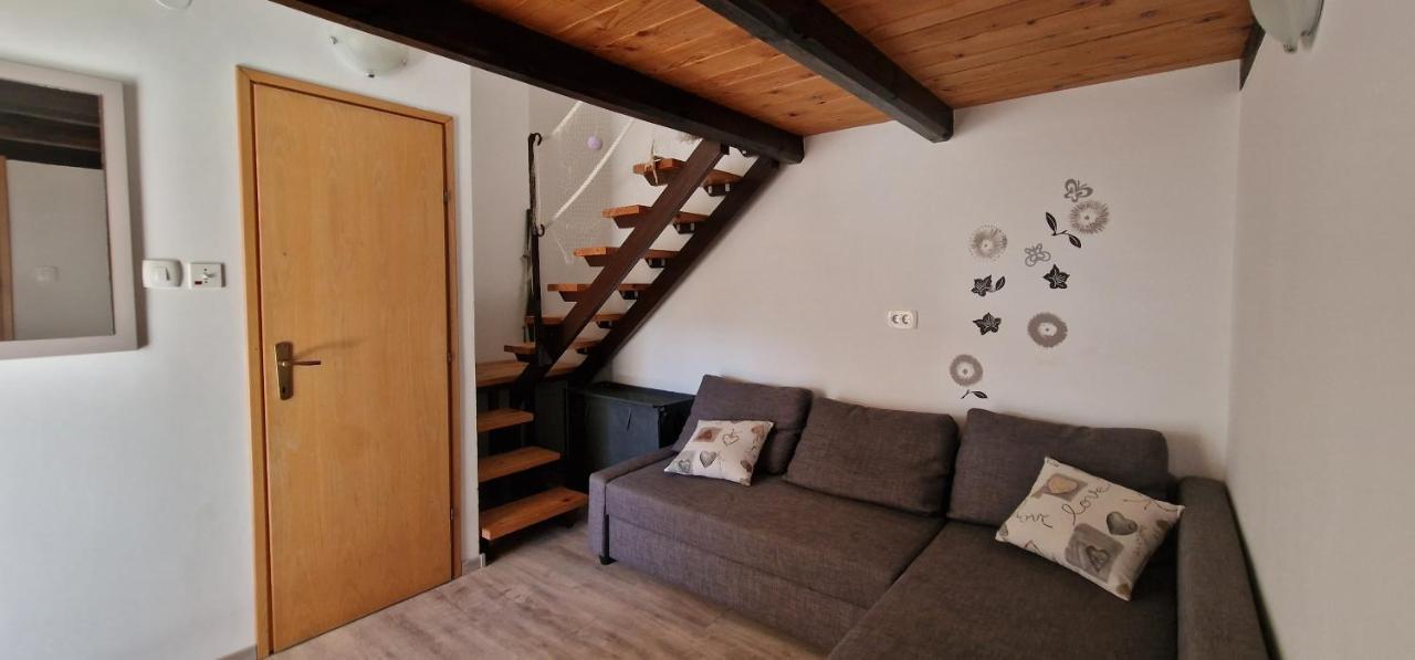 Apartmani Dutkovic Vrboska Exterior photo