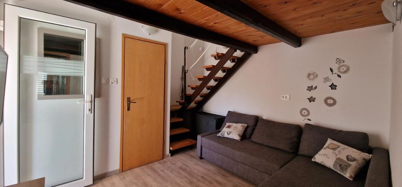 Apartmani Dutkovic Vrboska Exterior photo