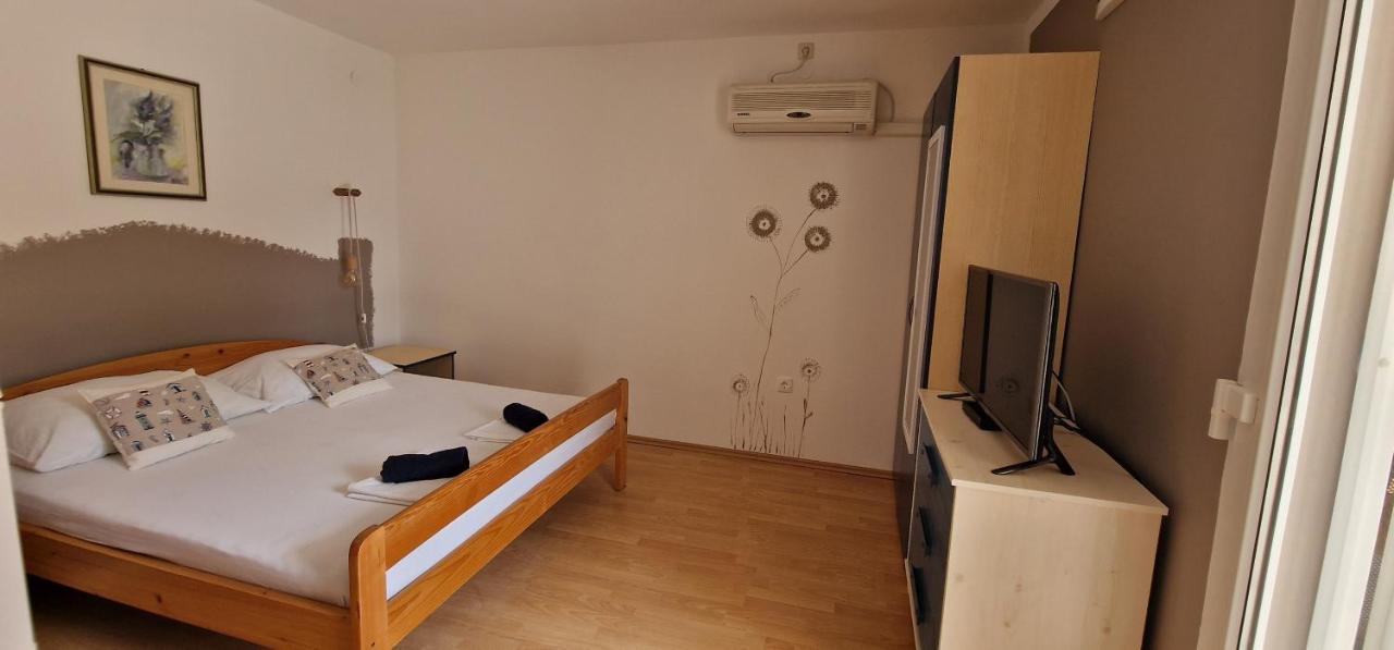 Apartmani Dutkovic Vrboska Exterior photo