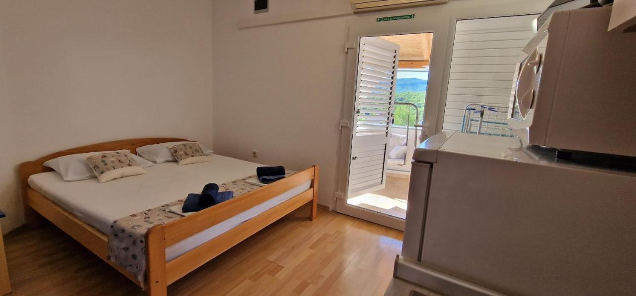 Apartmani Dutkovic Vrboska Exterior photo