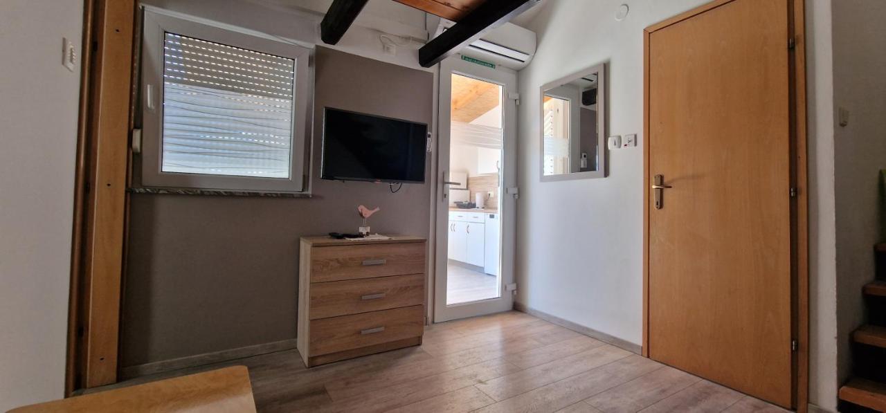 Apartmani Dutkovic Vrboska Exterior photo