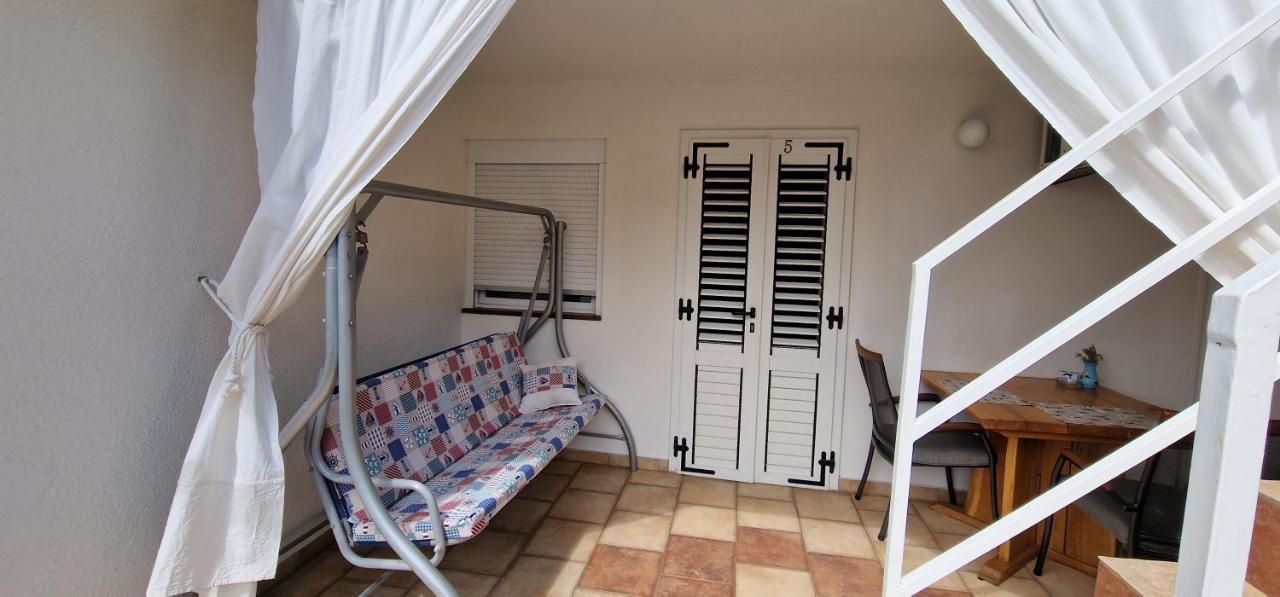 Apartmani Dutkovic Vrboska Exterior photo
