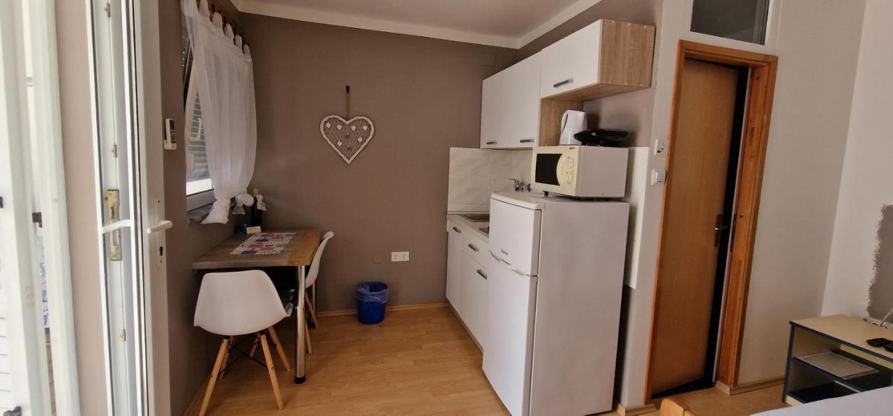 Apartmani Dutkovic Vrboska Exterior photo