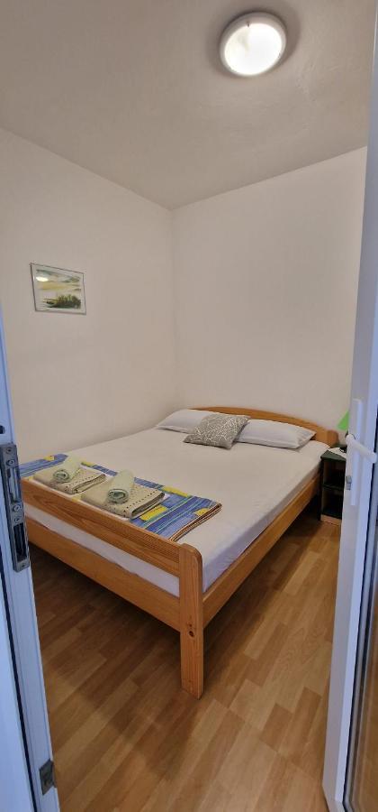 Apartmani Dutkovic Vrboska Exterior photo