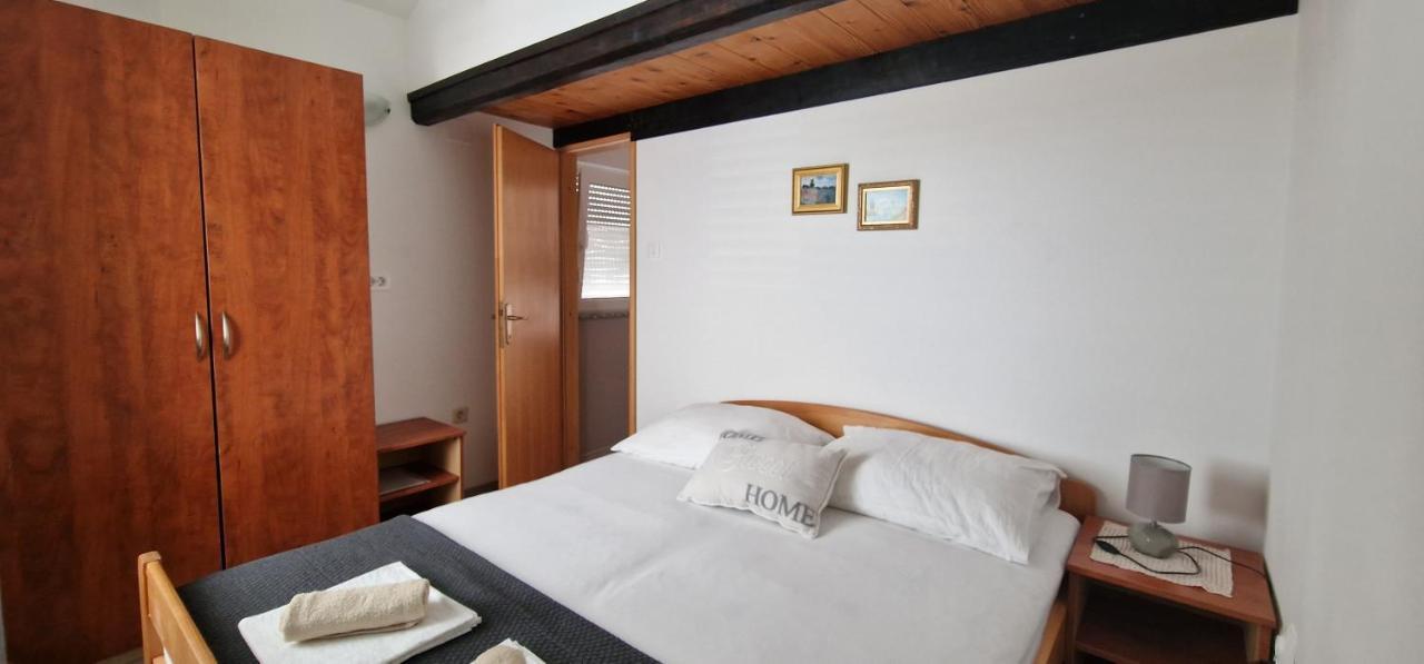 Apartmani Dutkovic Vrboska Exterior photo