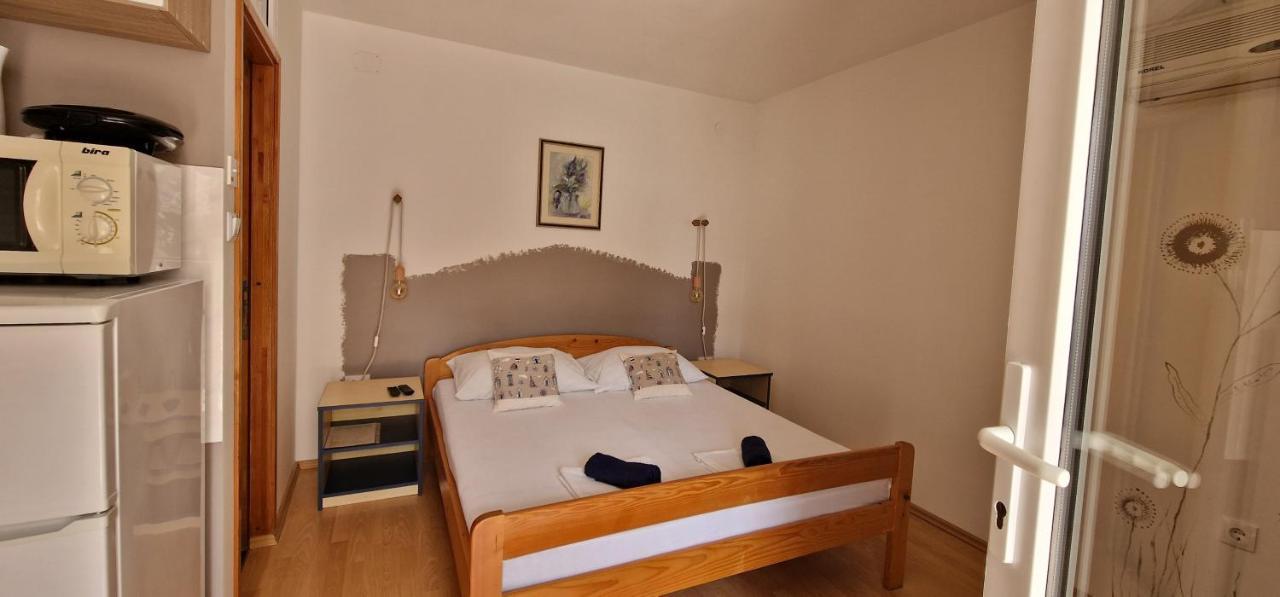 Apartmani Dutkovic Vrboska Exterior photo