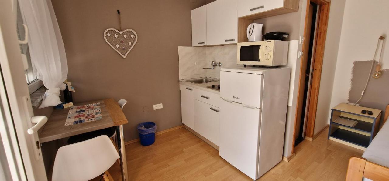 Apartmani Dutkovic Vrboska Exterior photo