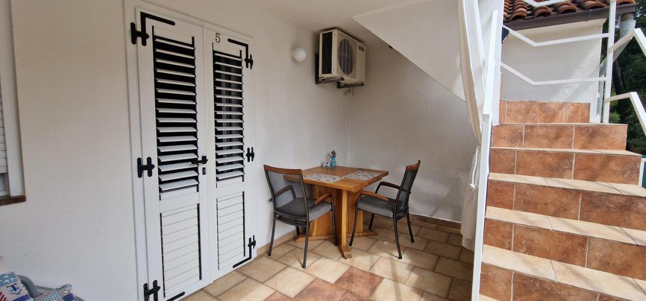 Apartmani Dutkovic Vrboska Exterior photo