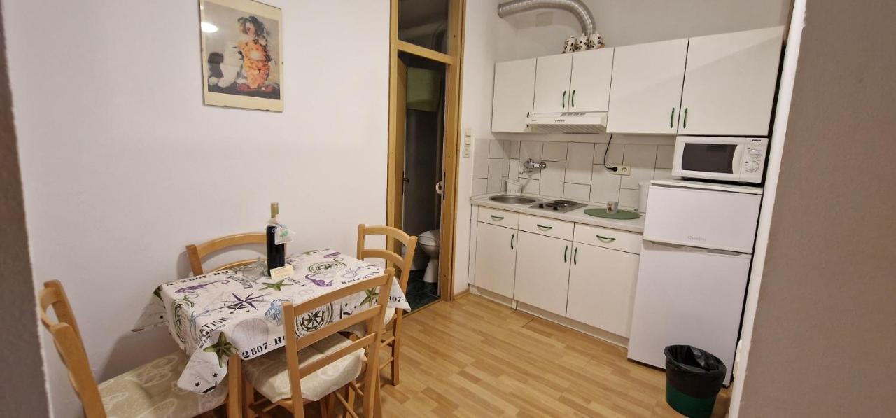 Apartmani Dutkovic Vrboska Exterior photo