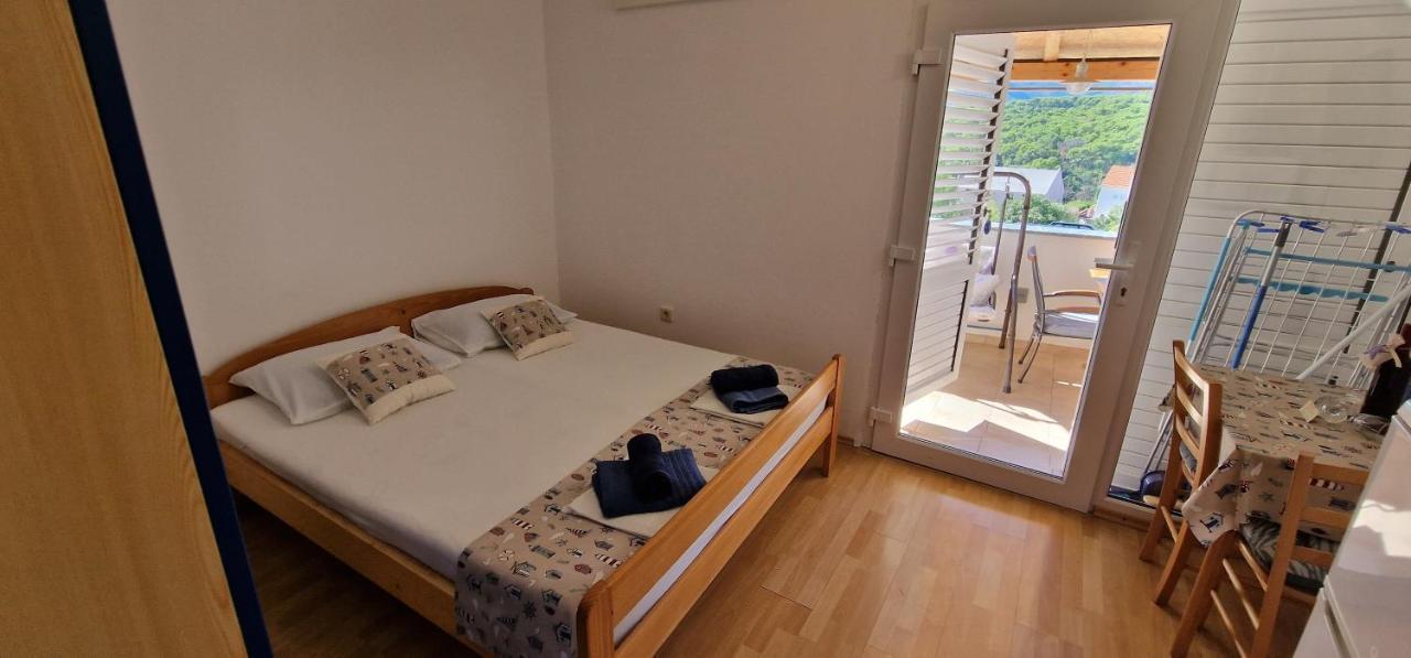 Apartmani Dutkovic Vrboska Exterior photo