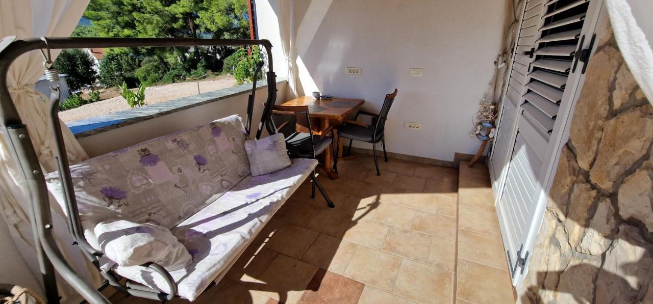 Apartmani Dutkovic Vrboska Exterior photo