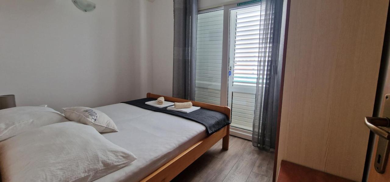 Apartmani Dutkovic Vrboska Exterior photo