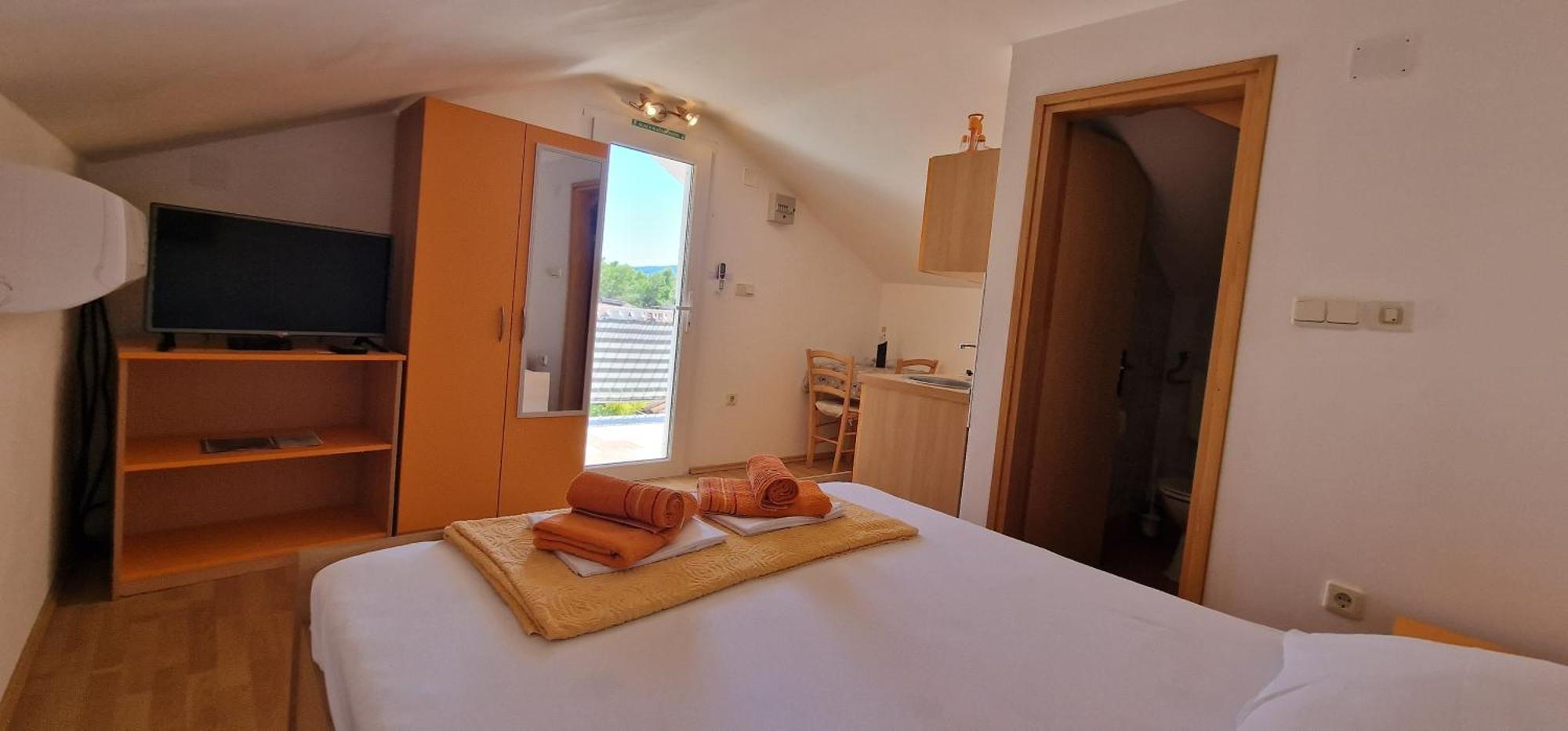 Apartmani Dutkovic Vrboska Exterior photo