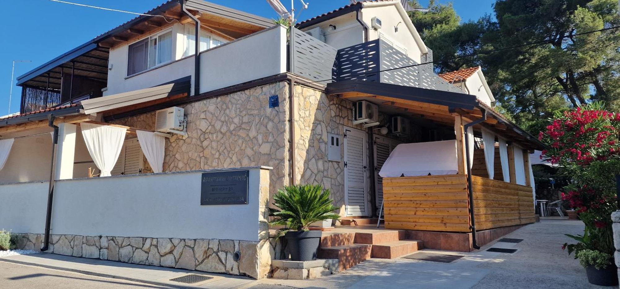 Apartmani Dutkovic Vrboska Exterior photo